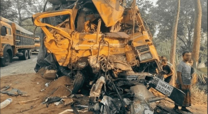 বনপাড়ায় ১২ জন নিহতের ঘটনায় বাস-ট্রাকের অজ্ঞাতপরিচয় চালকদের আসামি করে মামলা
